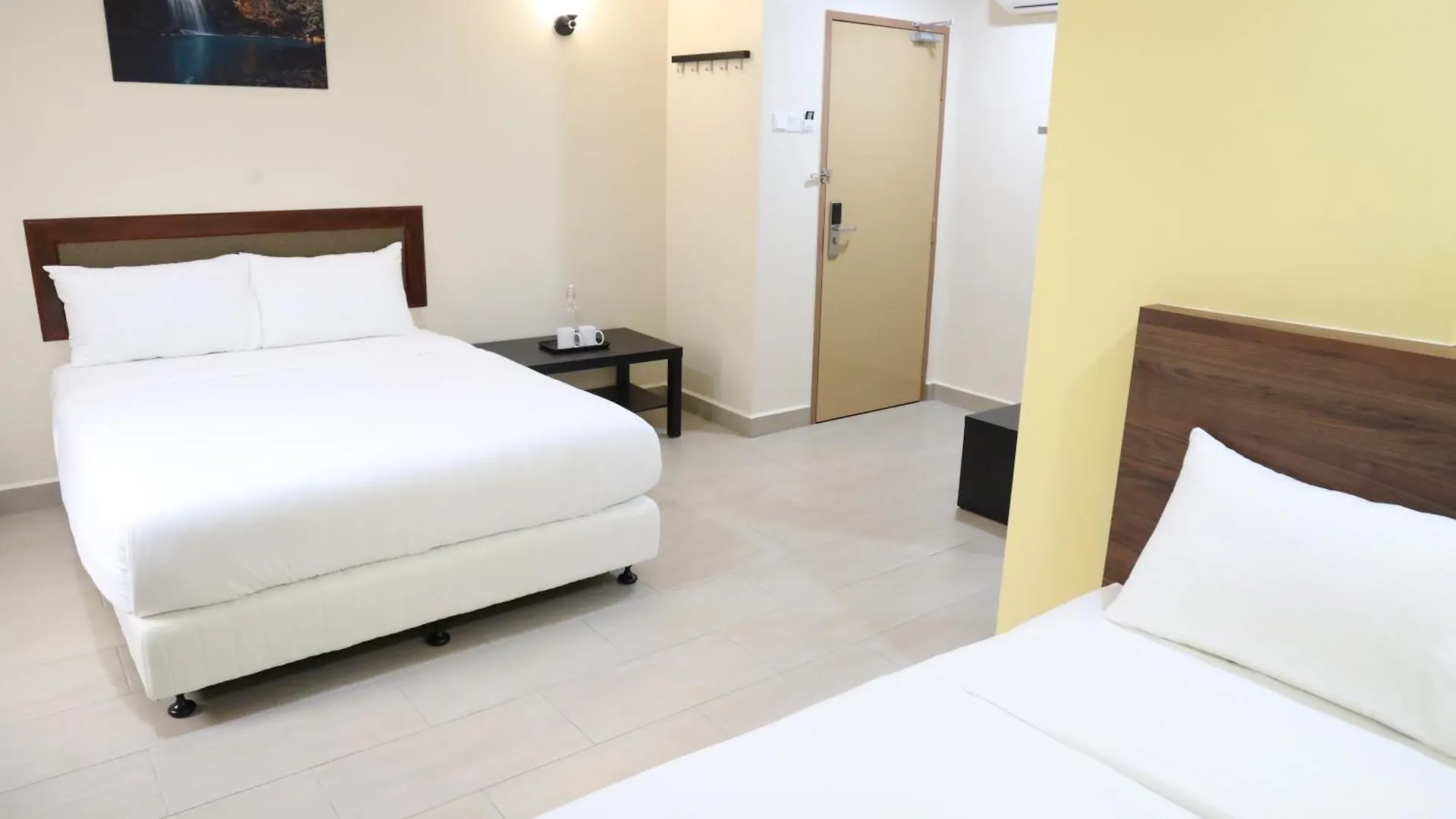 Capital O 90897 Island City Hotel George Town
