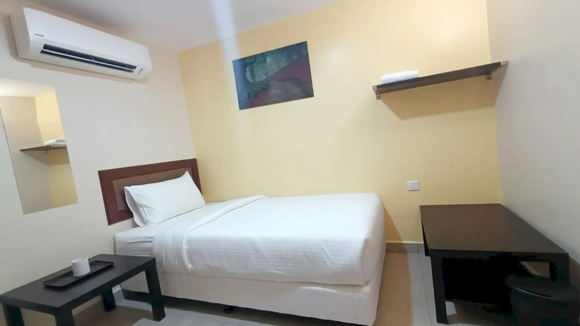 Capital O 90897 Island City Hotel George Town