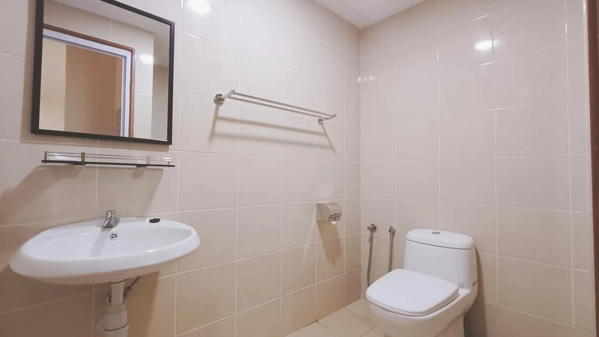 Capital O 90897 Island City Hotel George Town