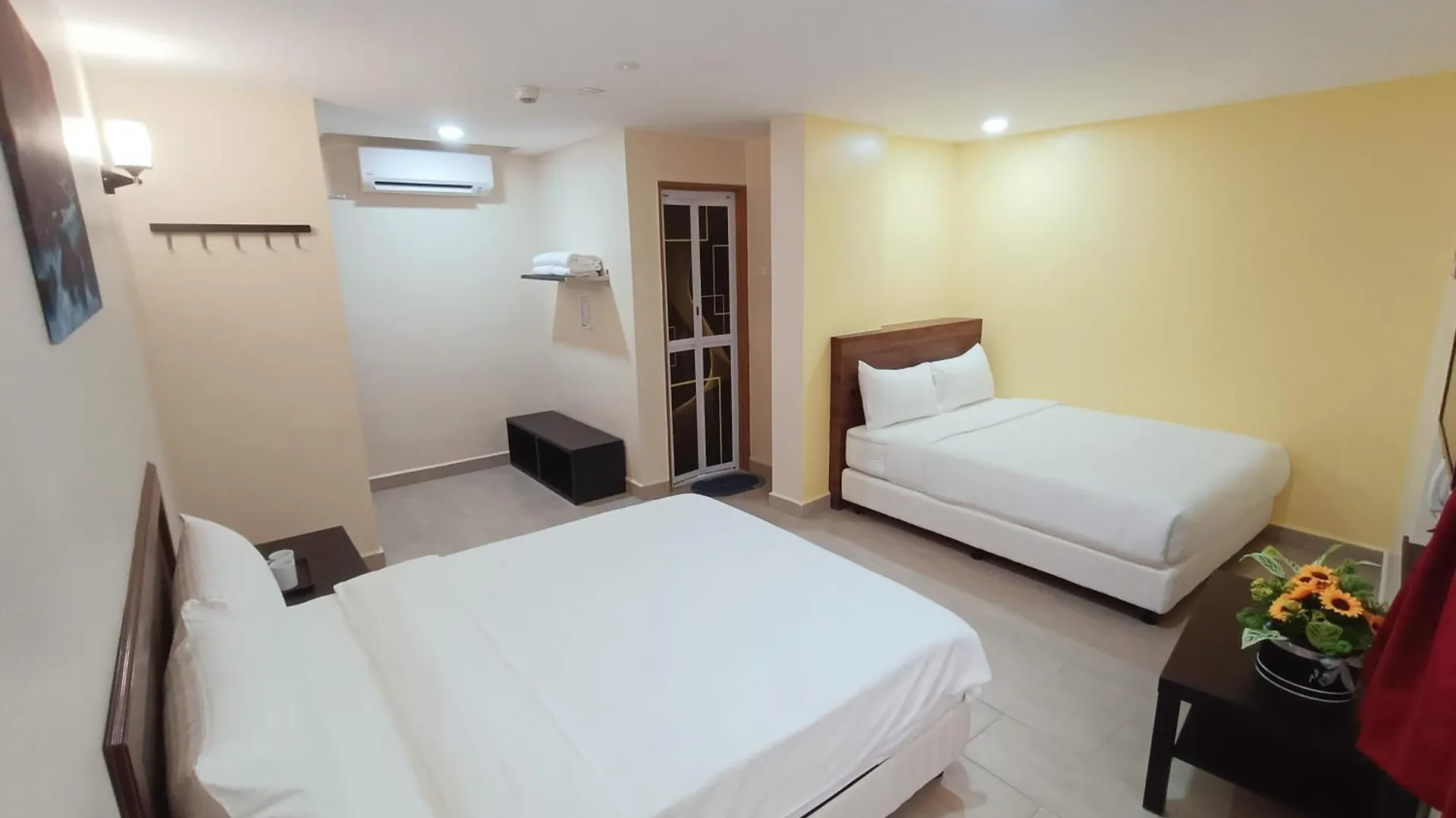 Capital O 90897 Island City Hotel George Town