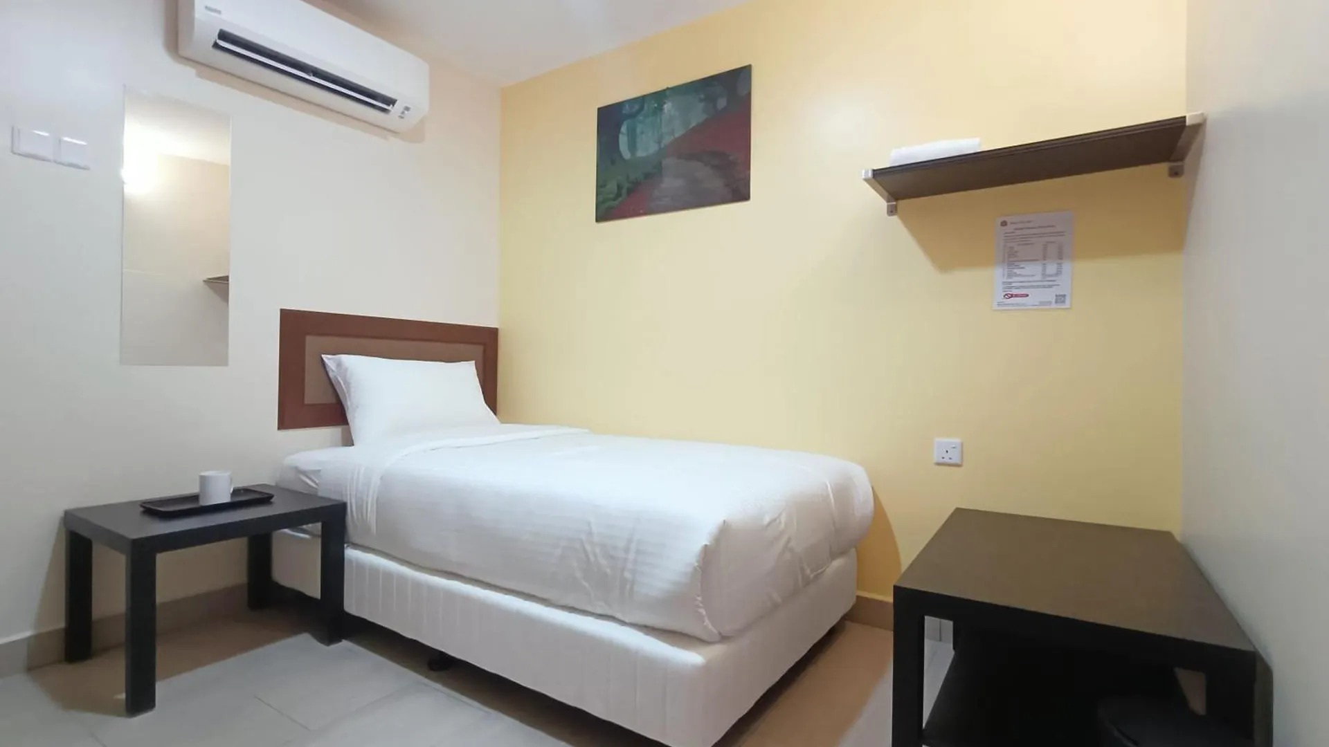Capital O 90897 Island City Hotel George Town