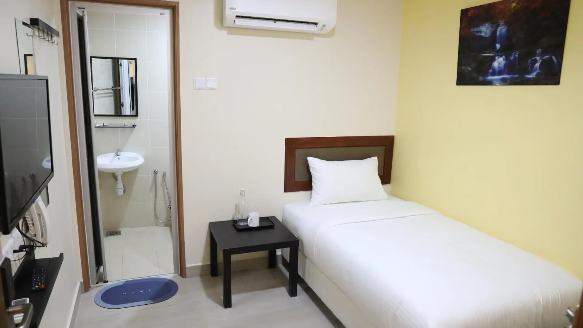 Capital O 90897 Island City Hotel George Town