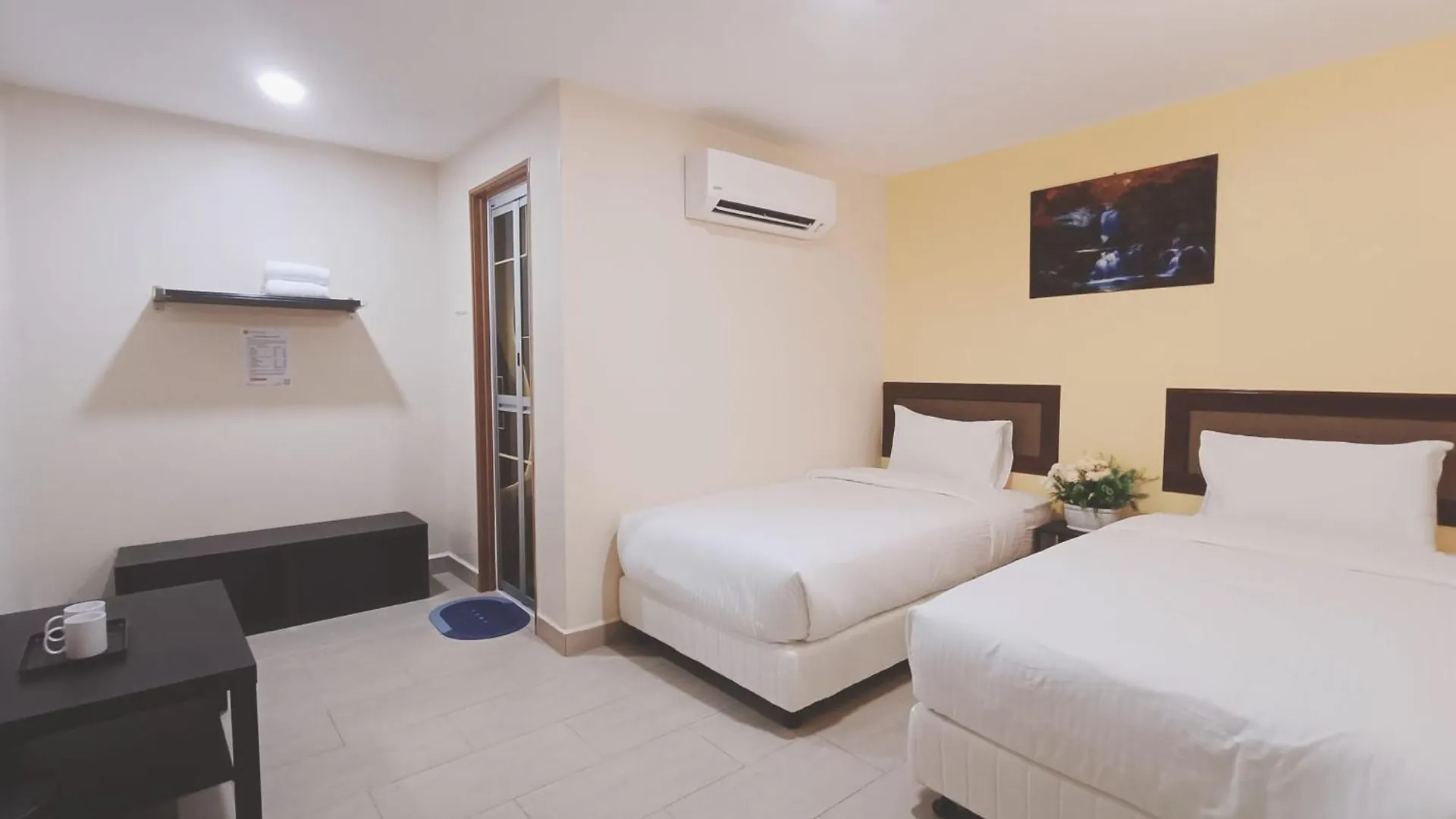 Capital O 90897 Island City Hotel George Town 3*,
