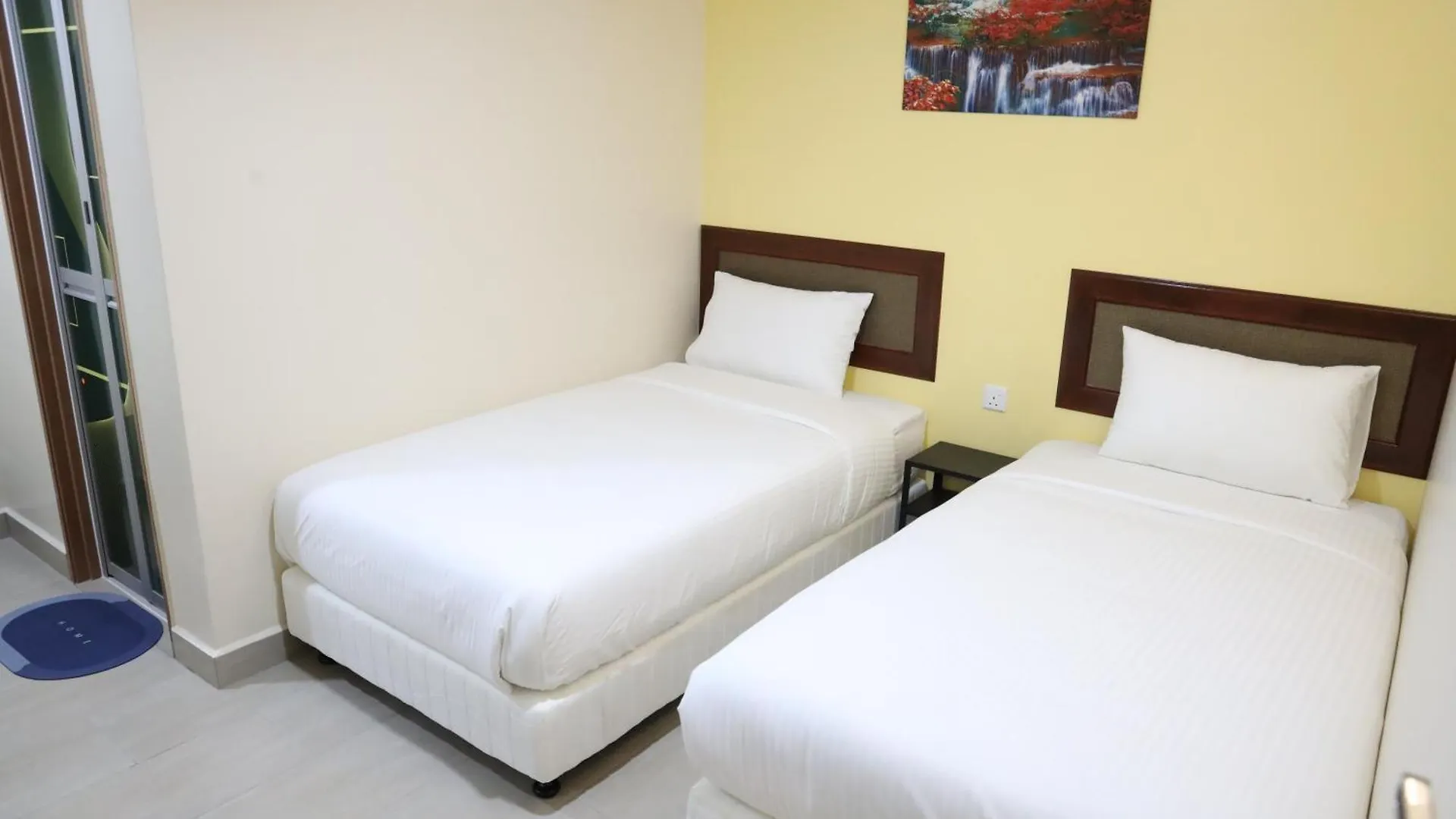Capital O 90897 Island City Hotel George Town