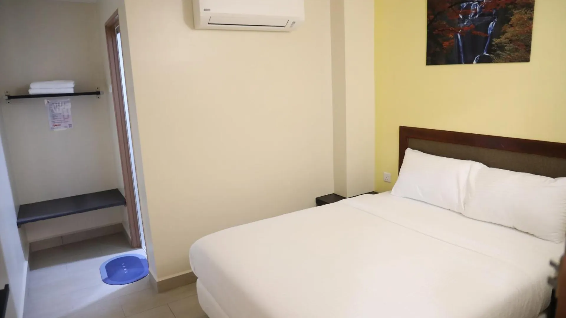 Capital O 90897 Island City Hotel George Town