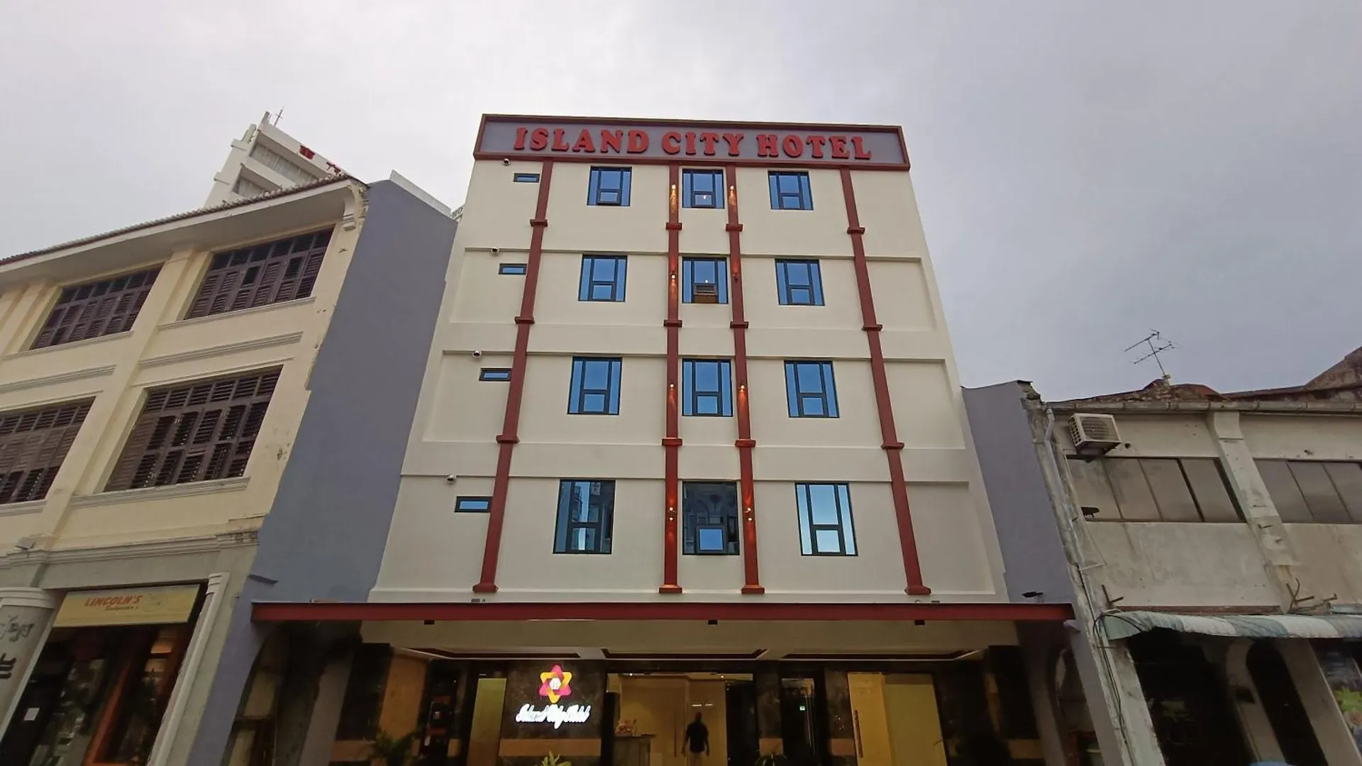 Capital O 90897 Island City Hotel George Town