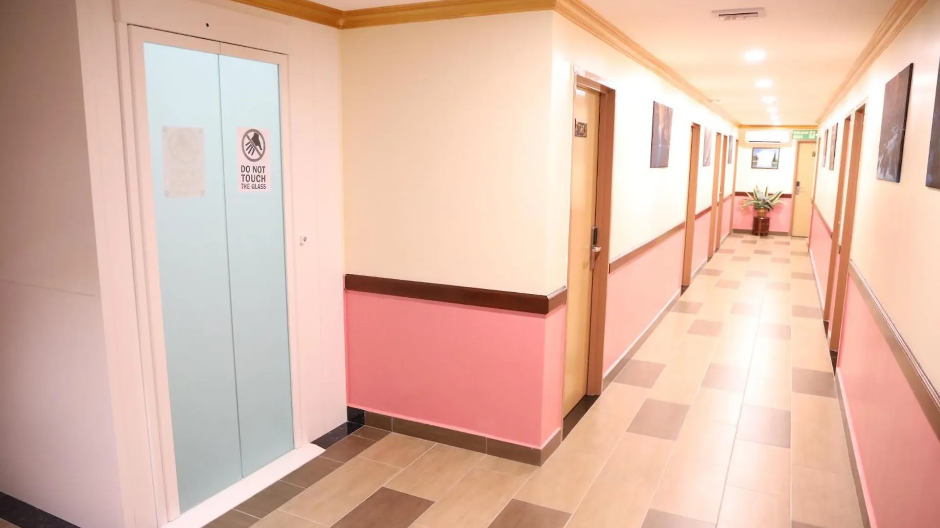 Capital O 90897 Island City Hotel George Town