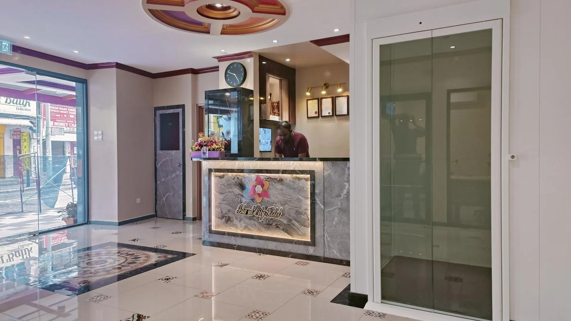 Capital O 90897 Island City Hotel George Town
